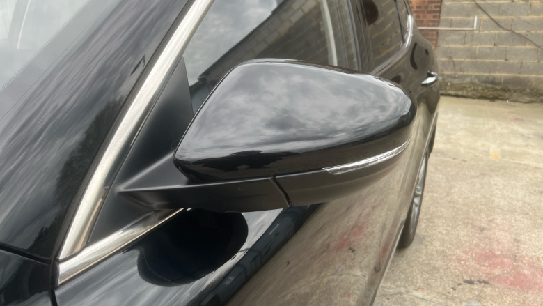 MG Hs 1.5 T-GDI Exclusive 5dr DCT Petrol Hatchback